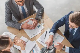 贡井对付老赖：刘小姐被老赖拖欠货款